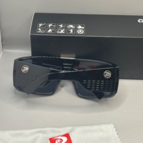 New Sunglasses Set - Picture 4 of 4